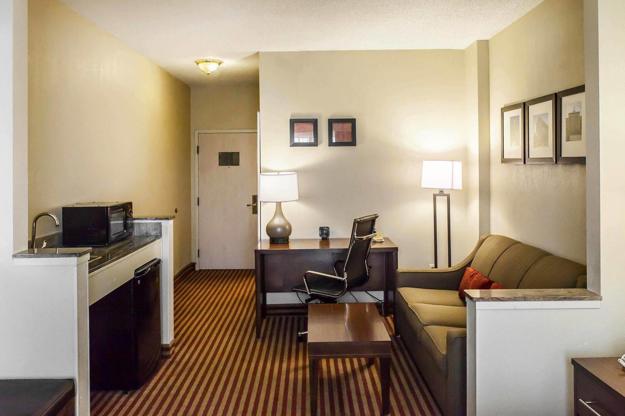 Comfort Suites Raleigh Walnut Creek Exterior photo